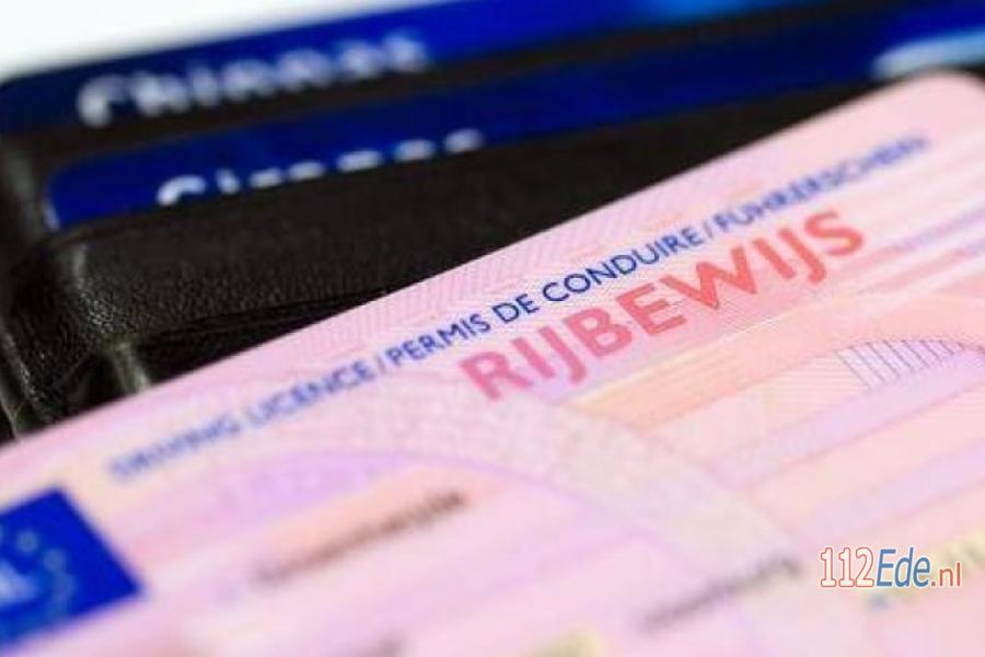 🚨 Man onder invloed van alcohol en drugs stapt na aanhouding weer in auto 112.press/Qr4SWp 112Ede https://t.co/tc3HzjxTyB