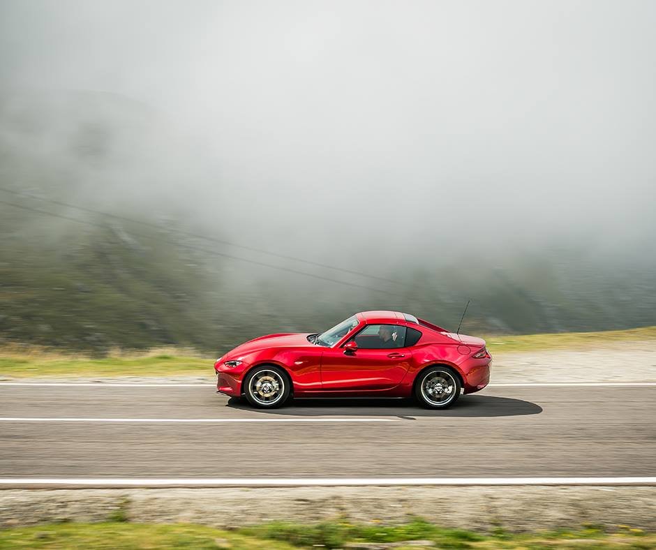 Hay veces en las que viajar por un paisaje increíble no significa que vayas a poder disfrutarlo ☁ #Mazda