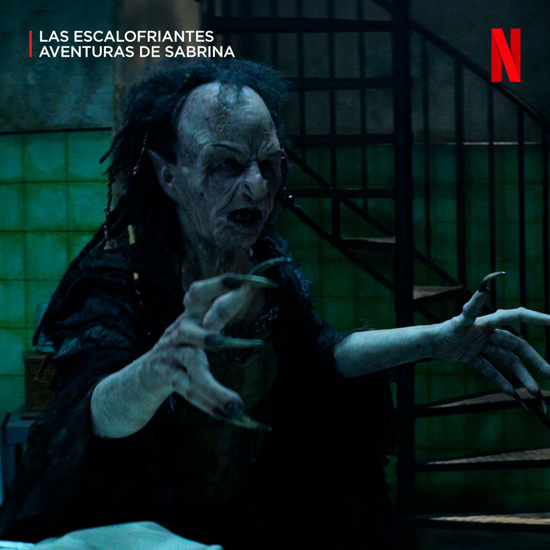 NetflixES's tweet image. Batibat podría haber salido de una mezcla de “La maldición de las brujas” y “Buffy: Cazavampiros”.