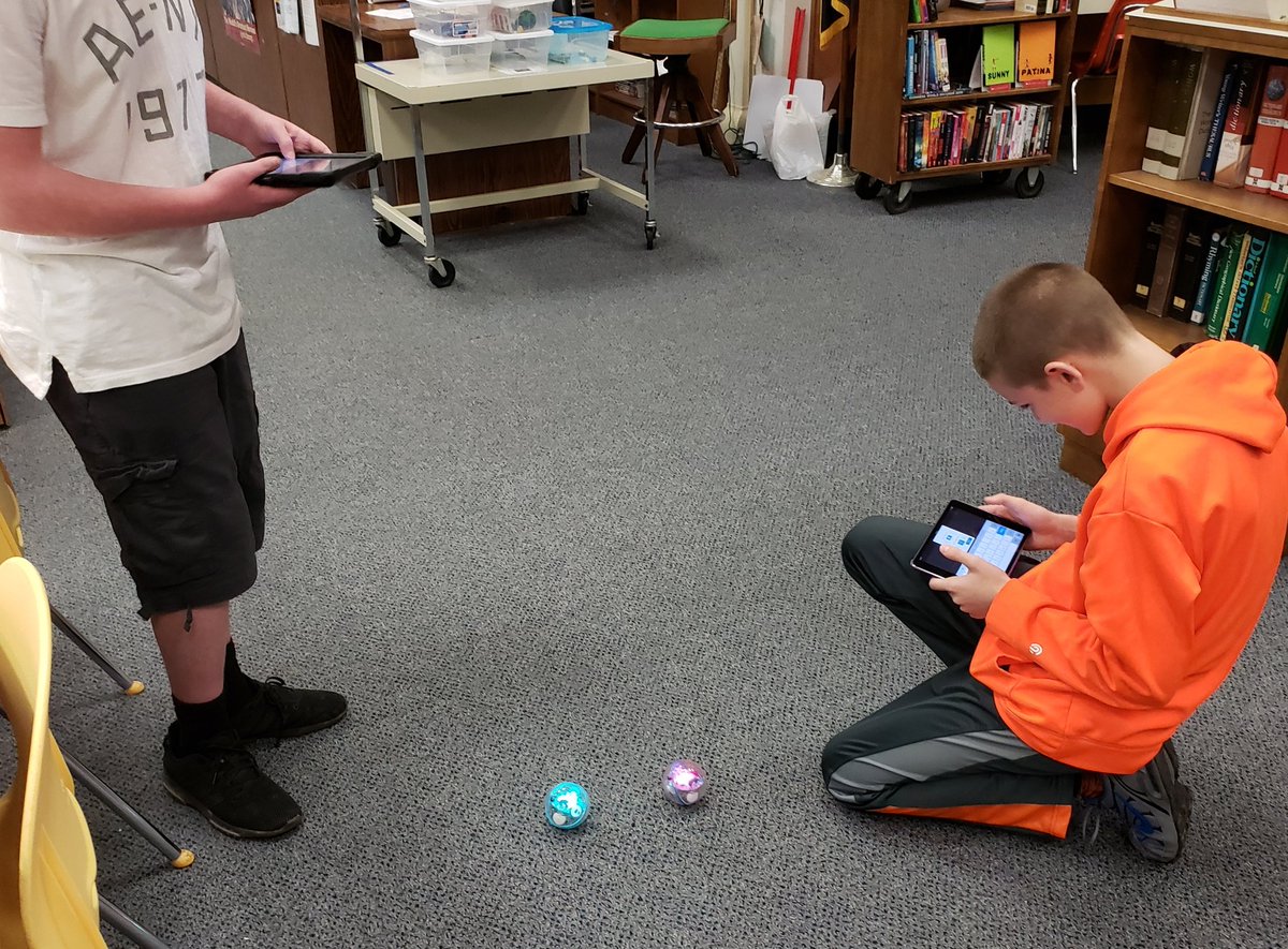CSMSmedia's tweet photo. It's #Makerspace Monday at the @CSMSblazers Library Media Center! https://t.co/CZxvDfwAAu