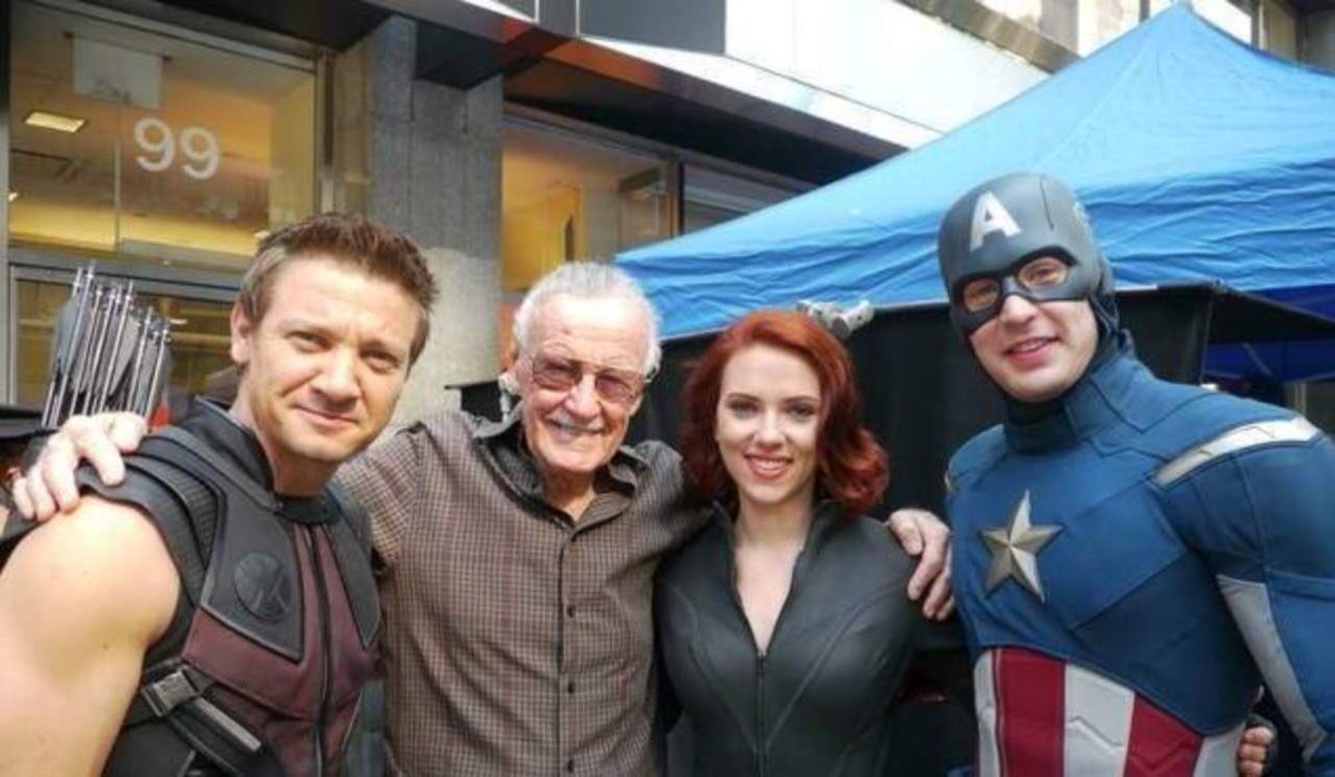emmieatthedisco's tweet photo. I cannot believe I am typing this but rest in peace to one of my all time heroes, Stan Lee. I physcially cannot express how grateful I am for creating the most wonderul experiences in my life due to marvel and I will forever have a place for you in my heart, rest in peace☁️😢🌟💙 https://t.co/5j3SwrpYG8