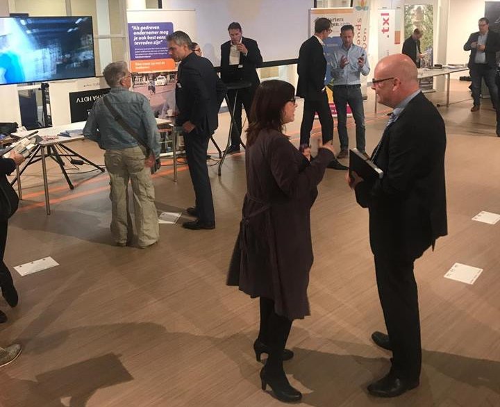MeetMatch (@meetmatching) on Twitter photo Vandaag <a href="/MeetMatching/">MeetMatch</a> tijdens <a href="/startmetsucces/">Businessevenementen.com</a> Den Helder. Foto @VeelHooi . Proficiat, Arend, met je eerste MeetMatch-sessie! En bedankt, Jonathan van <a href="/startmetsucces/">Businessevenementen.com</a> , voor de set-up! Super teamwork! 👊✌️ Vandaag <a href="/MeetMatching/">MeetMatch</a> tijdens <a href="/startmetsucces/">Businessevenementen.com</a> Den Helder. Foto @VeelHooi . Proficiat, Arend, met je eerste MeetMatch-sessie! En bedankt, Jonathan van <a href="/startmetsucces/">Businessevenementen.com</a> , voor de set-up! Super teamwork! 👊✌️