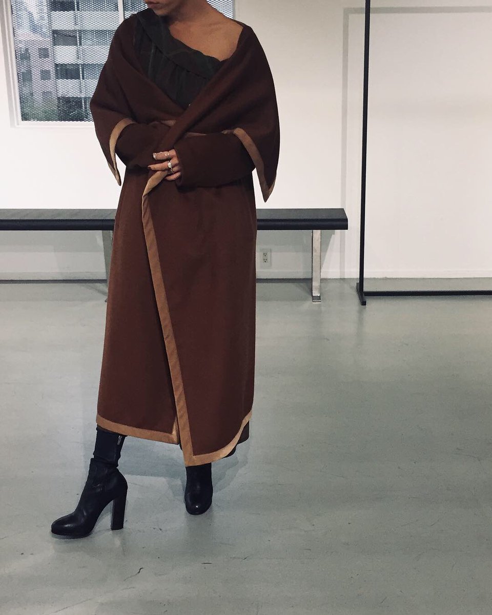 ELIN_officialjp's tweet photo. stole gown coat is here.
https://t.co/Kog2IEZ68o https://t.co/fGWpb2fBGQ