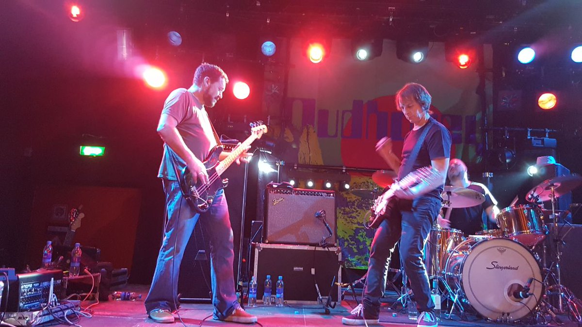 cloudspotter__'s tweet image. @_Mudhoney was awesome tonight at @veraclub! Great night.

#mudhoney #veragroningen #digitalgarbage #music #pleasethetrees