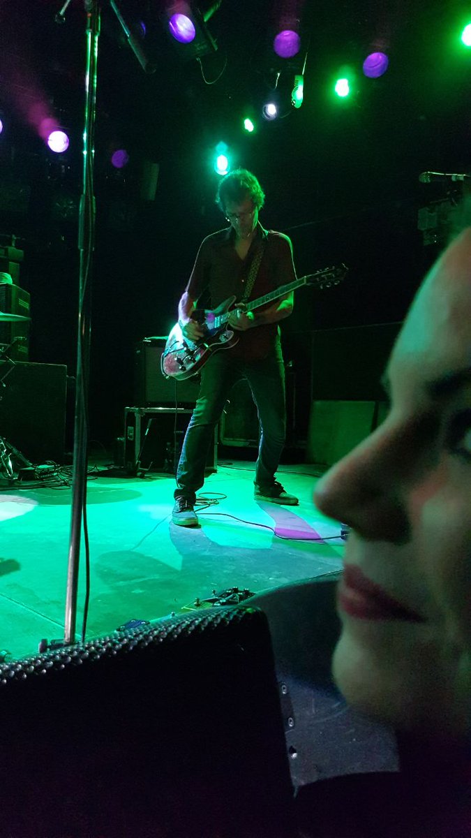 cloudspotter__'s tweet image. @_Mudhoney was awesome tonight at @veraclub! Great night.

#mudhoney #veragroningen #digitalgarbage #music #pleasethetrees