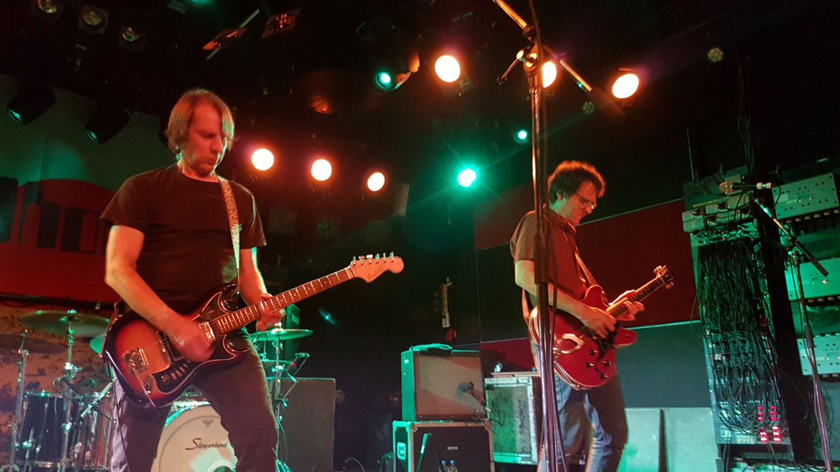 cloudspotter__'s tweet image. @_Mudhoney was awesome tonight at @veraclub! Great night.

#mudhoney #veragroningen #digitalgarbage #music #pleasethetrees