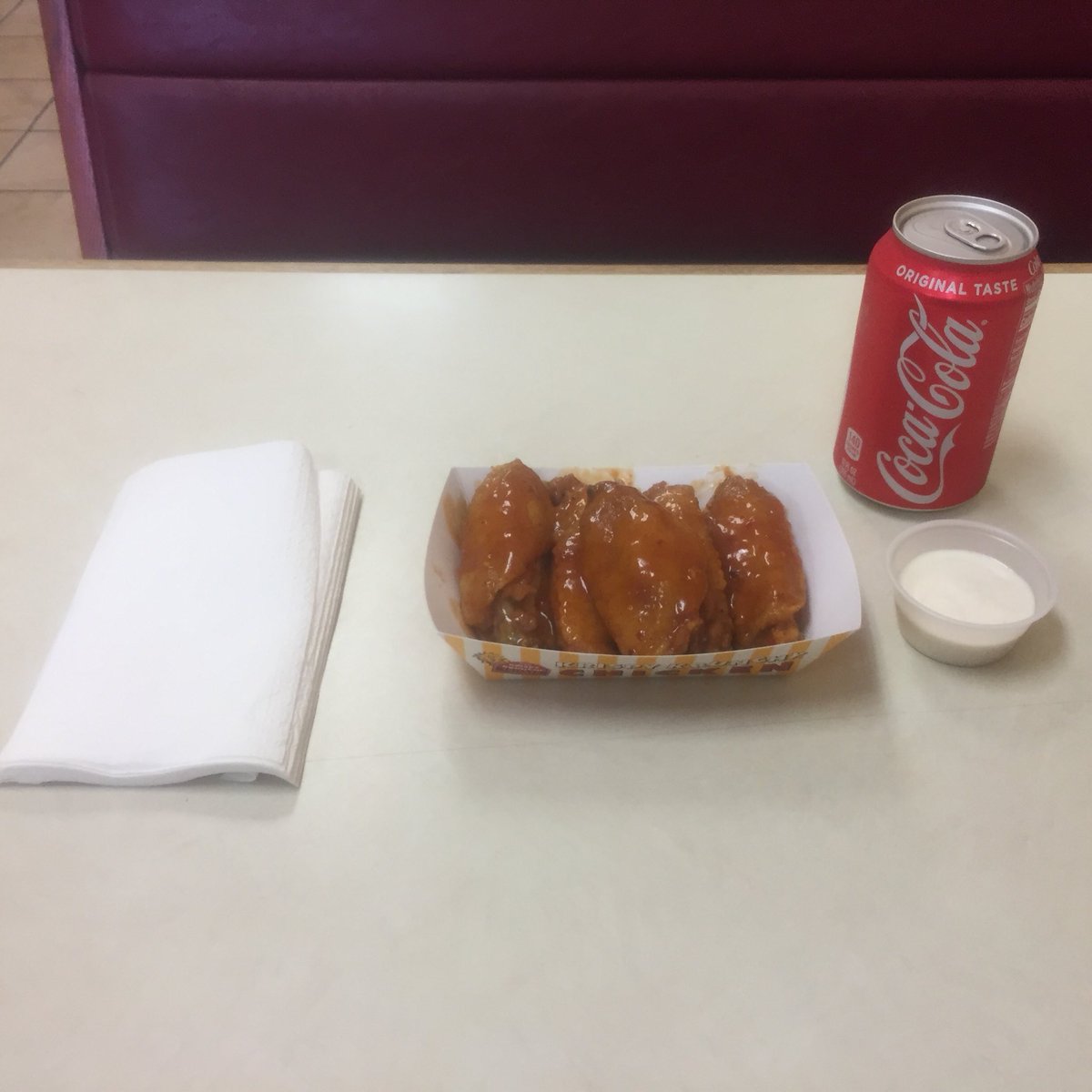 SPOTYSCHXWAFFLE's tweet image. 50 Cent Buffalo Wings During All NFL Games @spotyschxwaffle! Promo starts 1 hr before any game’s scheduled kickoff.

Eat-In — Pickup/Takeout — Delivery

(610) 935-2744

550 Kimberton Road - Phoenixville, PA 19460

spotyschickenwaffles.com

#Spotys #ChickenandWaffles #50CentWings