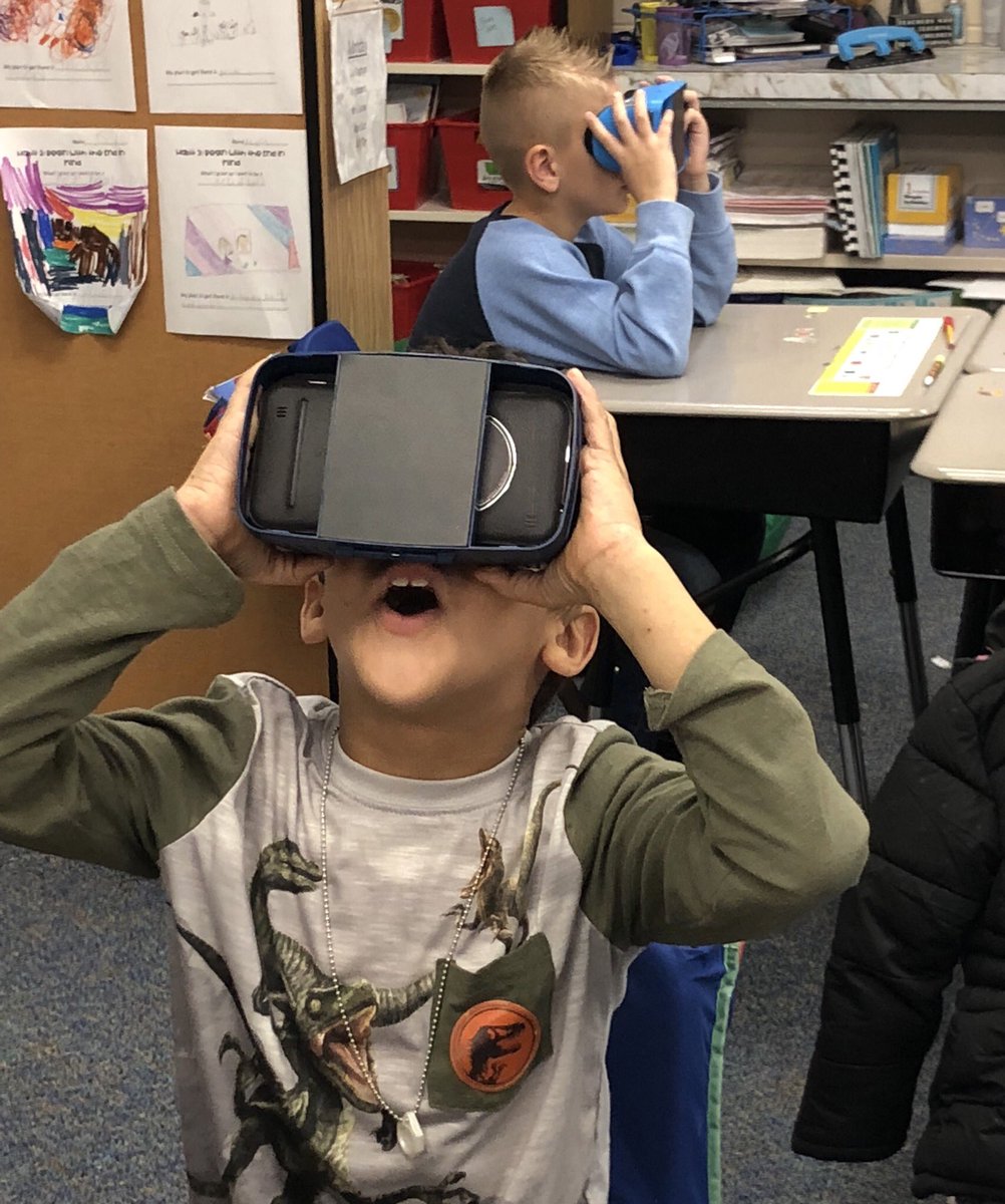 LBSciIsFun's tweet image. Second graders at Beard Elementary are using technology to learn about different types of land and water on earth. @FSSchools, #TIS2Learn, @edenbuergler