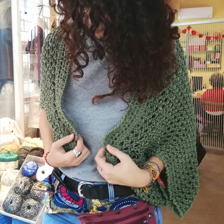 lohilé on Twitter: "#LaHoraMágica 💕De cine ha quedado esta chaqueta kimono  de punto calado y remate a crochet que ha tejido Quini en nuestros  talleres. Le ha quedado de 🔟!!!! 👏👏👏 #chaquetakimono #