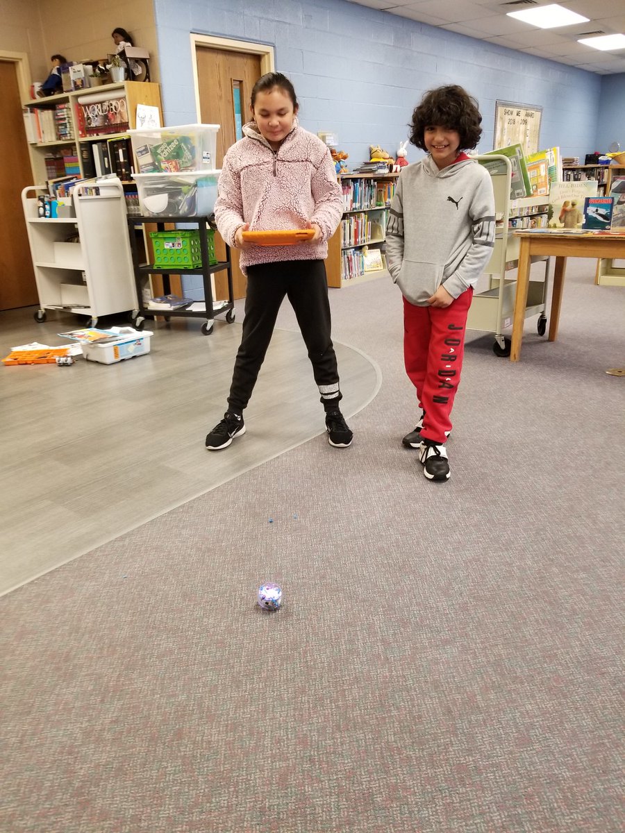 Figuring out Spheros in 4th grade makerspace