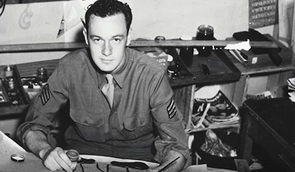 USArmy's tweet image. Rest in peace, Soldier.  

Comic book creator @TheRealStanLee has passed away at the age of 95. Lee served in the #USArmy Signal Corps during WWII from 1942-1945. We are deeply grateful for his service to our country and for his tremendous support to servicemembers. #Excelsior!