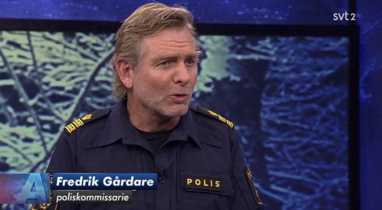 Det pratas om 10 000 fler poliser. Man kanske ska prata om 10 000 fler socionomer och 10 000 fler fritidsledare istället, säger en poliskommissarie  i Aktuellt.