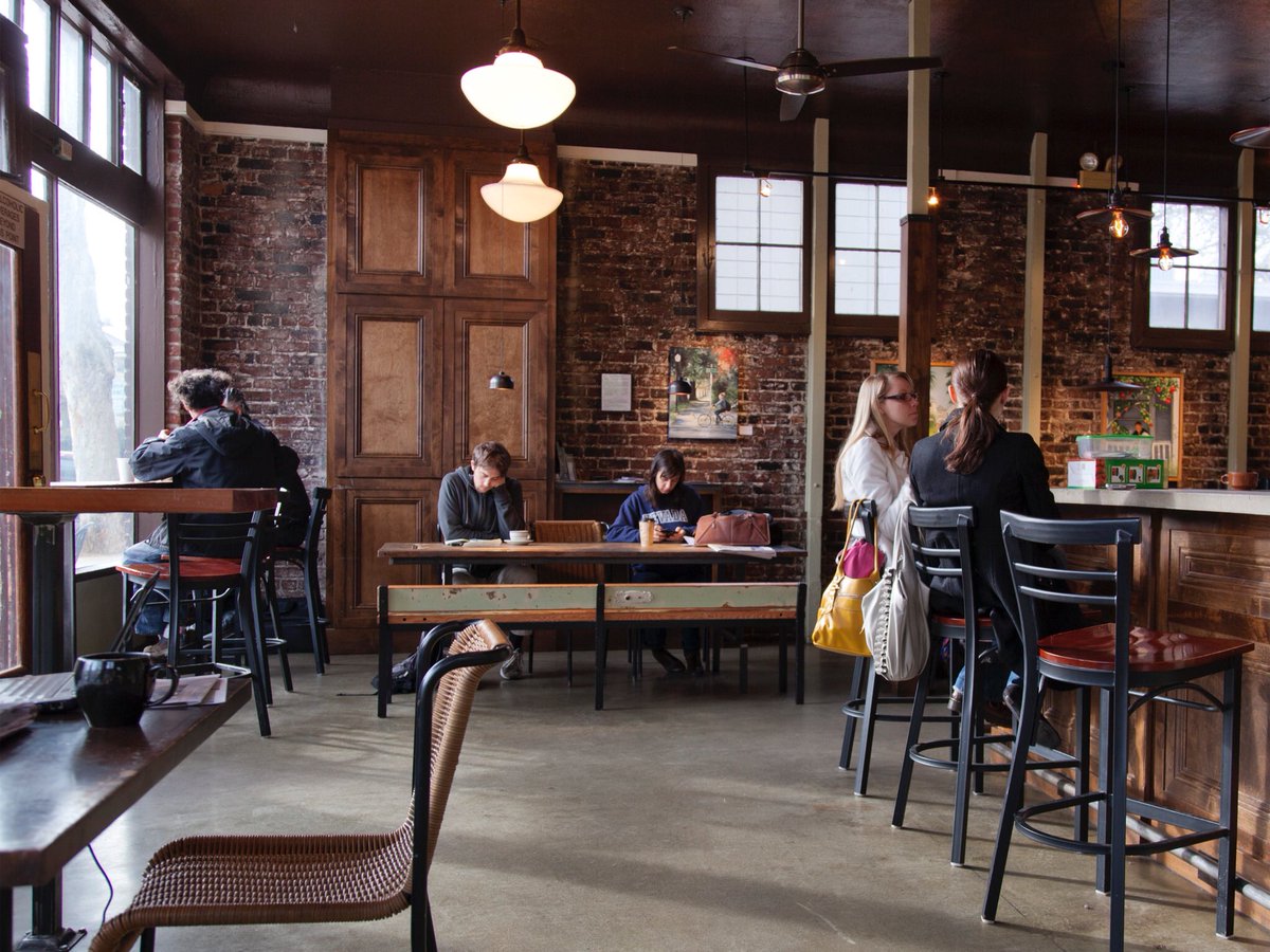 Mate2200's tweet image. Er du kreativ i forhold til indretning af fællesrum/cafe ✏️ og vil du bruge et par frivillige timer i et splinternyt klubhus i Valby. Hvor du kan sætte dit eget præg på tingene. 🏠
Så hører vi gerne fra dig 📌
#valbyboldklub #valbyidrætspark #twitterhjerne