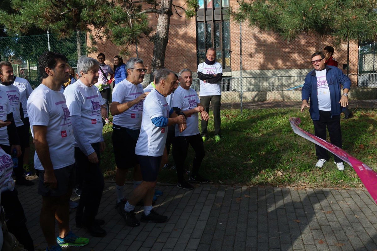 Corsa delle città contro il cancro del pancreas... la partenza... di una bella giornata
