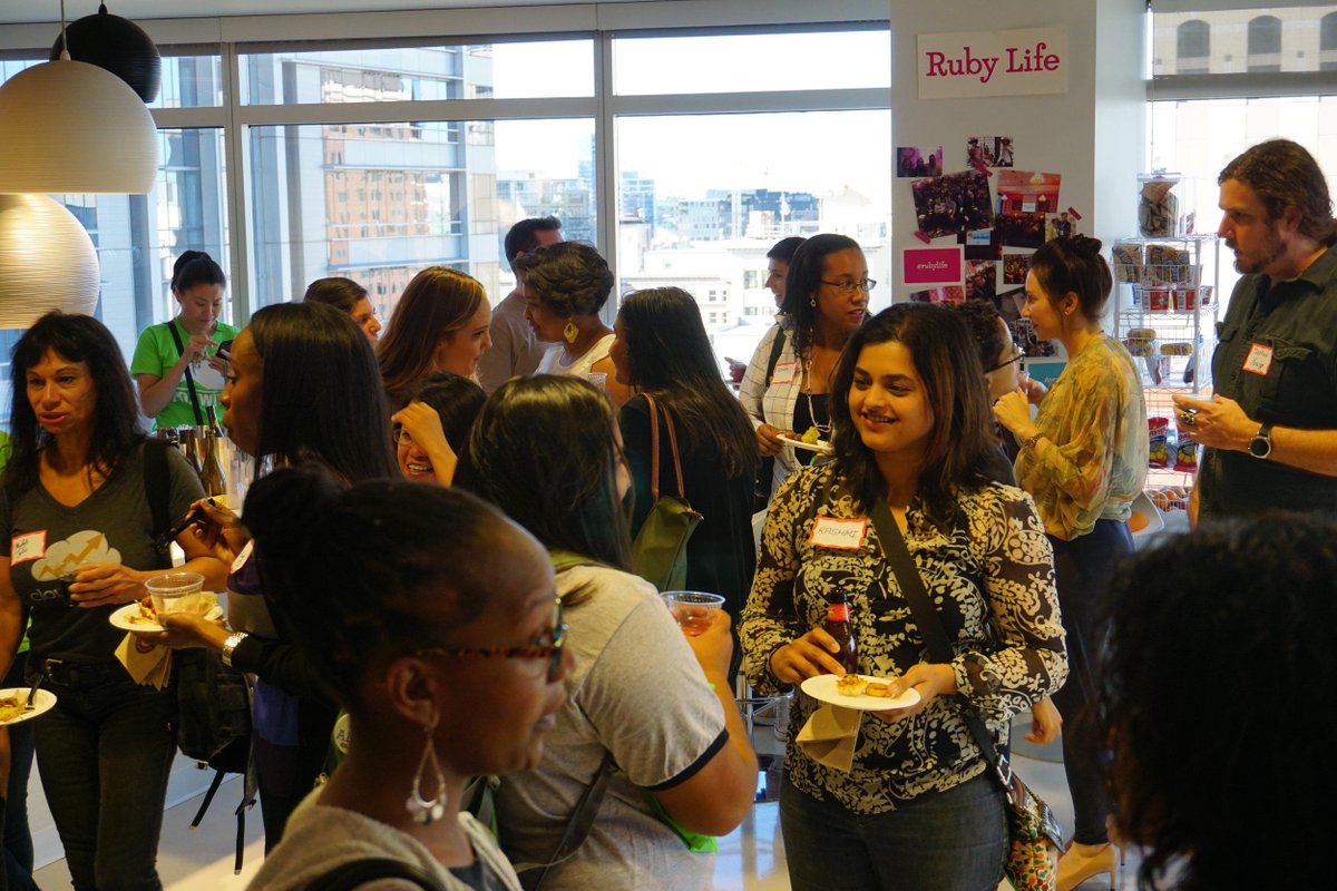 PDXWiIT's tweet photo. Live or work on the west siiide and have a hard time making it downtown for events? We got you. The PDXWIT West Side Mixers are designed for you! Our next event is at @salesforce on Dec 11th ft. @CharlotteMKG of Chipperfield Media 🙌

https://t.co/onbWp0kzIx https://t.co/iRSml9P6zf