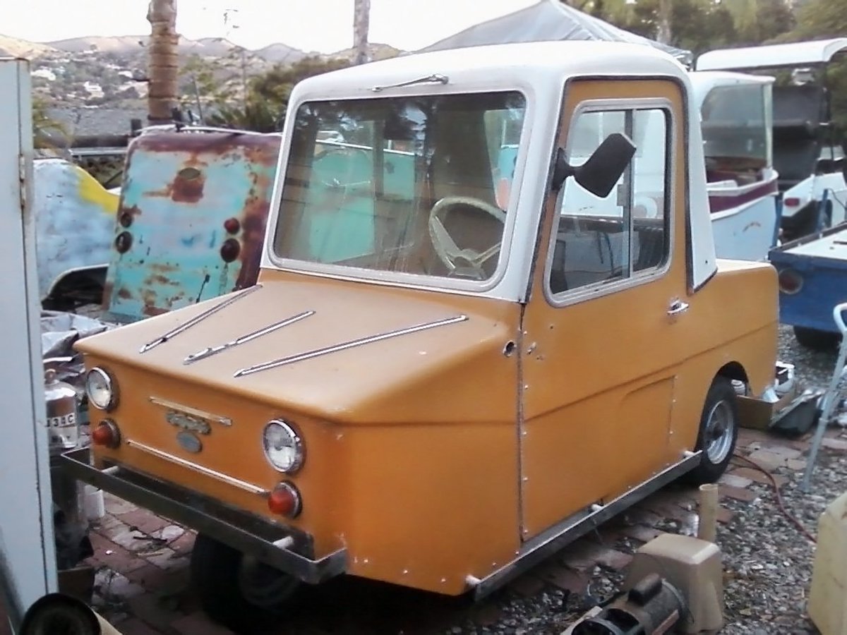 76. Please enjoy the boxy delights of possibly my favourite sixties microcar, the B&Z Electra King. Another one horsepower monster here but goodness me look at the *gestures* entire thing.