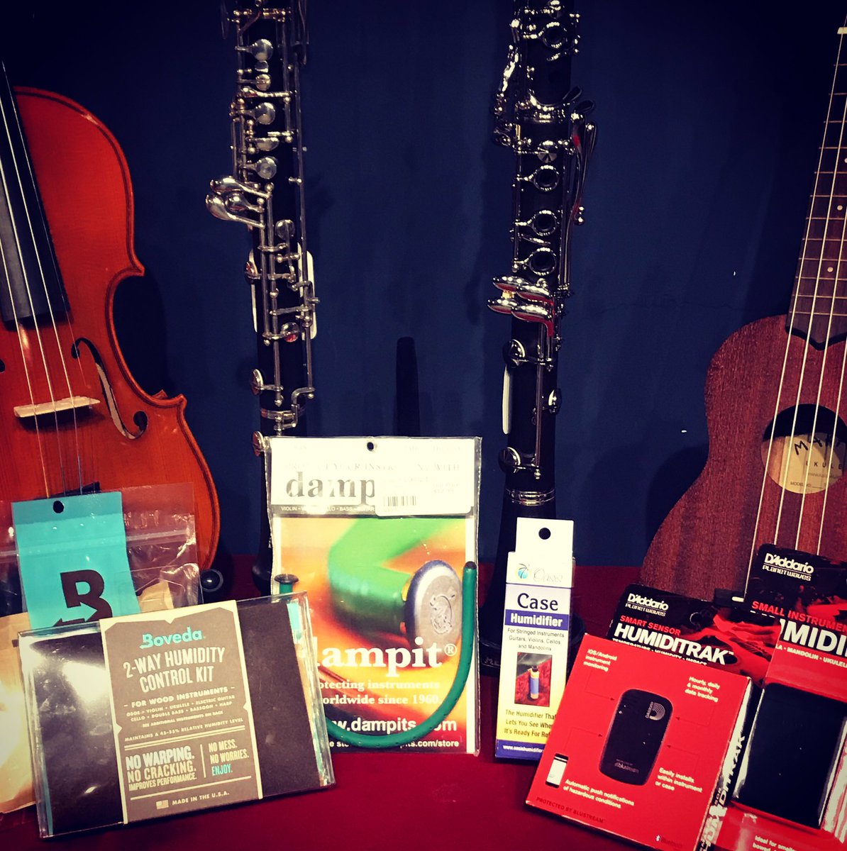 Winter is coming!! ☃️❄️ Make sure you use case humidifiers to protect your wooden instruments! 🎻#winteriscoming #babyitscoldoutside #casehumidifier #protectyourinstrument #woodinstrument #dampit #boveda #daddario #oasishumidifier #musiced