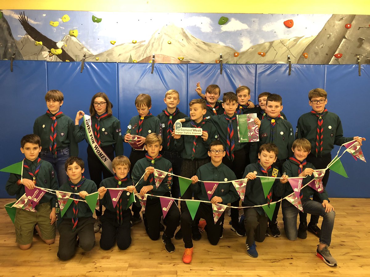#UKPW18 Thanks to <a href="/MartynDaySNP/">Martyn Day SNP</a> for visiting <a href="/3rdBonessScouts/">3rd Bo'ness Scouts</a> to support #UKParliamentWeek. tonight the Scouts completed a quiz and chose a debate on “is giving Police the power to stop and search the best way to tackle knife crime? Some very interesting points <a href="/ScoutsScotland/">Scouts Scotland</a>