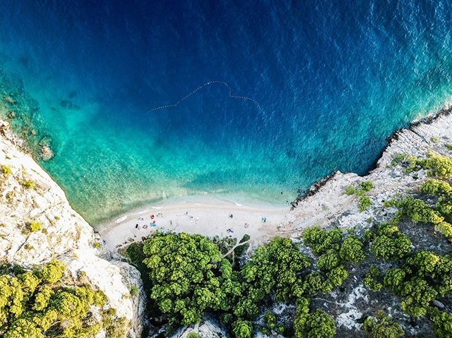 🇨🇦An overhead view of Nugal Beach, Croatia 🇭🇷 *
*
*
*
#Makarska #Hrvatska #TravelEurope #CreativeCollective #AdriaticVibes #InTheClouds #DroneLife #DronePhotography #ALifeAlive #PhotographyArt #LetsWander #OpenYourWorld #Hype #HypeBeast #PhotographyIsLif… ift.tt/2qJ2hUg