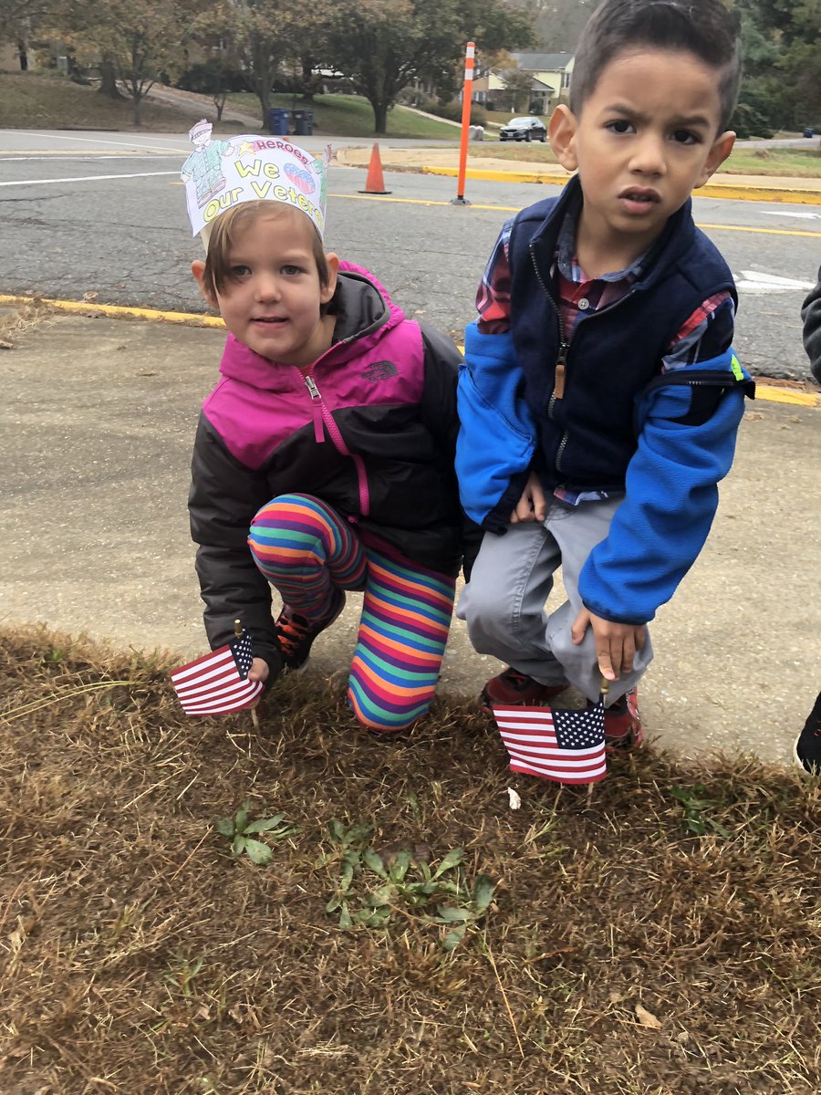 Neufeldsclass's tweet photo. Planting a flag to honor all of our veterans! #fhesfoxes https://t.co/kPEXBcecMm