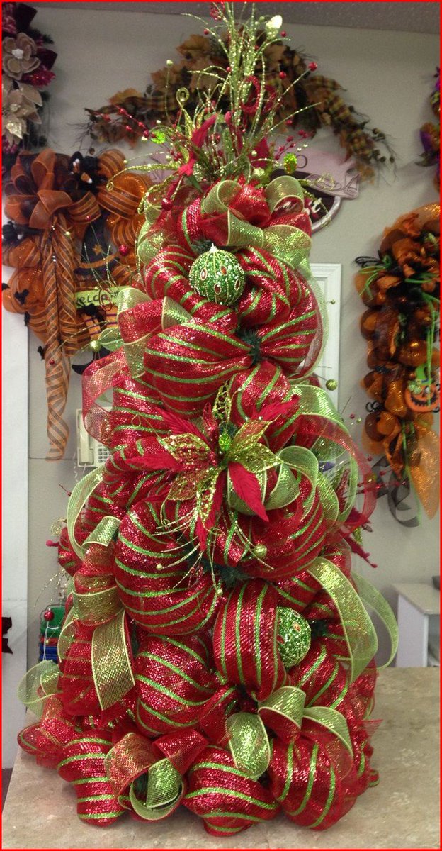 itsreally_paula's tweet image. I wonder when all this #Decomesh crap is going to go away for #Christmas #trees. Like, is there even a #tree under there? It&apos;s like the #tinsel of the new age lol #burlap too