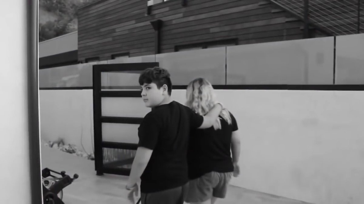 28lightsup's tweet photo. @DavidDobrik when the fuck is Vardan gonna get his revenge on Alex? https://t.co/BMmypYHFiE