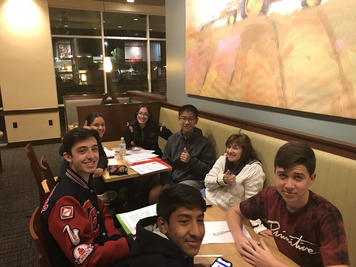 CehsDECA's tweet image. Our awesome officer team working hard to prepare for our meeting tomorrow! We can’t wait to show you guys what we have planned! 😎🔷