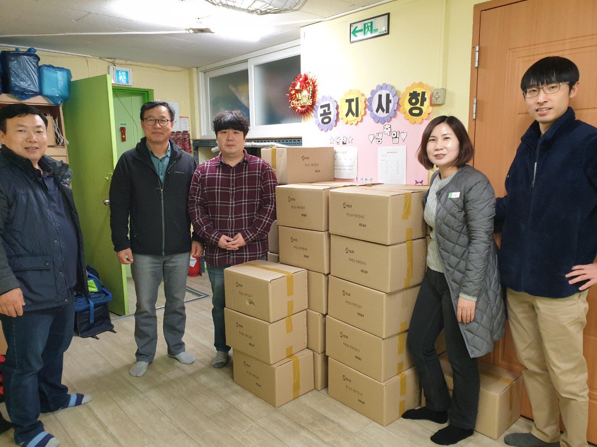 bada08312's tweet image. 소통하고 배려하는 수진1동
나눔으로 행복한     수진1동

#수진1동 (동장 양시섭)은
2018년 11월 12일 (월) 오후 2시
동네작은도서관 김희영 관장이
해피박스 (100박스)생필품을
수진1동 지역사회보장협의체에 
기부해 주셨습니다.

동네작은도서관(김희영 관장님)후원에 감사드립니다.