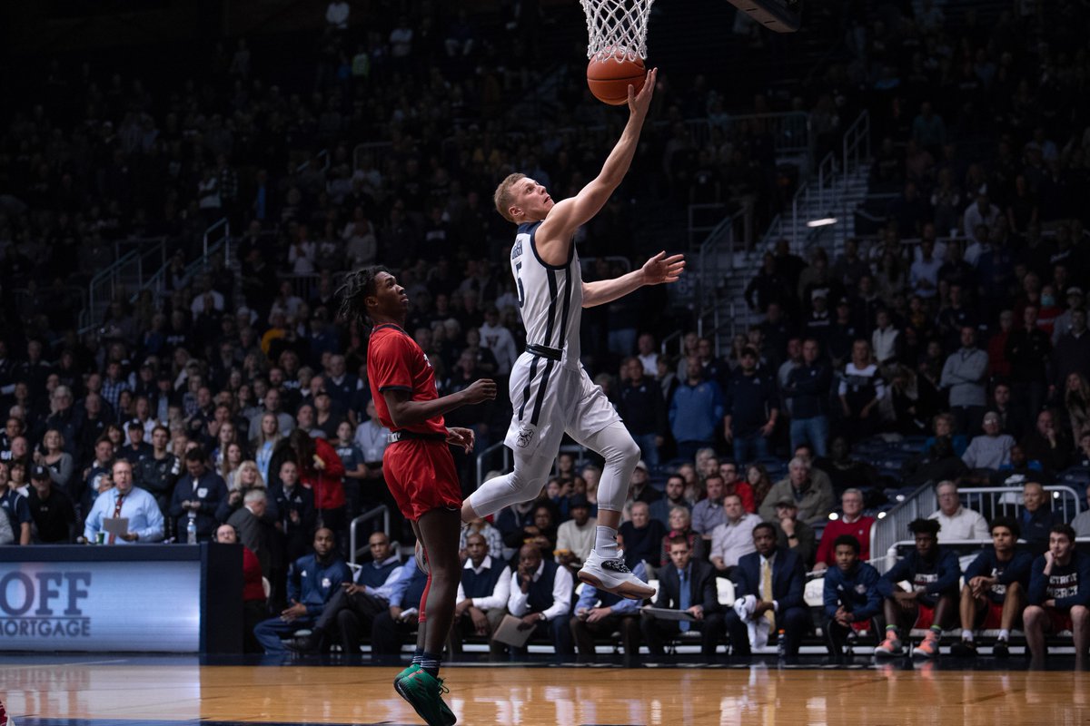 ButlerMBB's tweet photo. A few shots from the first half... https://t.co/dp0UcXILCY