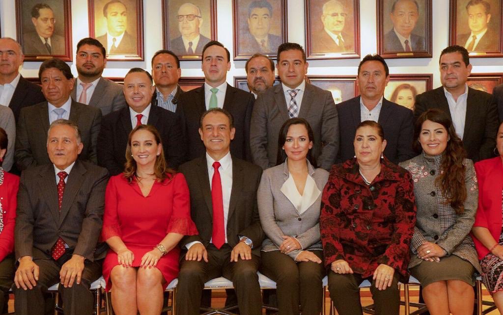 LauFdzOficial's tweet photo. El día de hoy la CONAMM envió al presidente electo de México, Andrés Manuel López Obrador,  una solicitud de audiencia a fin de abordar temas de suma relevancia para los municipios del país, como son la seguridad y el presupuesto del 2019.
#EvolucionaConRumbo! https://t.co/uEyz4OluYq