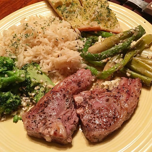 JacobsHFarm's tweet photo. Lamb loin chops for dinner! 😍
#freshlamb
#lambchops
#pastureraised
#ethicallyraised
#farmtotable https://t.co/KSU0CJQDW0 https://t.co/quVRgXQV0J