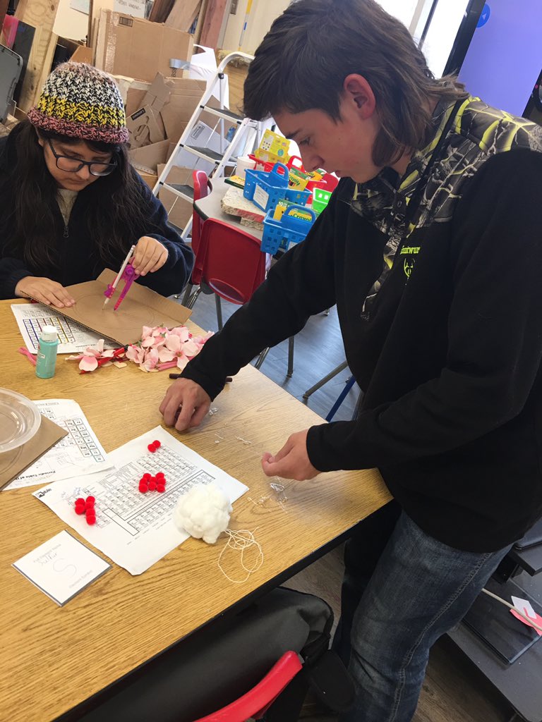 science_007's tweet photo. Maker space with #physicalscience #freshmen @D_Up_D_Up @ChadOPugh @CoachSheilaEddy @ps_clinton @PaulaHarp10 @vperezy @ron_ron6781 https://t.co/tQCFTaMjdB