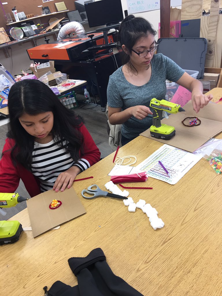 science_007's tweet photo. Maker space with #physicalscience #freshmen @D_Up_D_Up @ChadOPugh @CoachSheilaEddy @ps_clinton @PaulaHarp10 @vperezy @ron_ron6781 https://t.co/tQCFTaMjdB