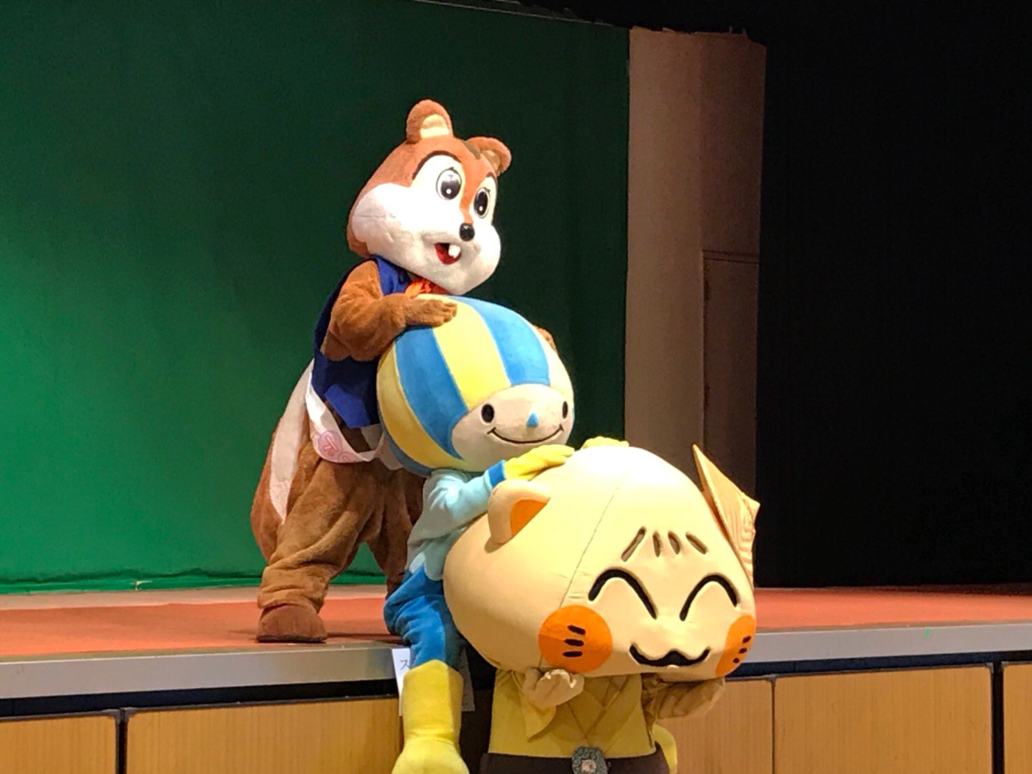 恵那峡ワンダーランド 公式 11月18日 日 にミナモちゃんとにゃかつがわ君が遊びに来てくれます ワンダー君もお二人の来園をお待ちしています 今度はワンダー君も一緒に遊びます 恵那峡ワンダーランド 恵那峡天界苑 ミナモ にゃかつがわ君