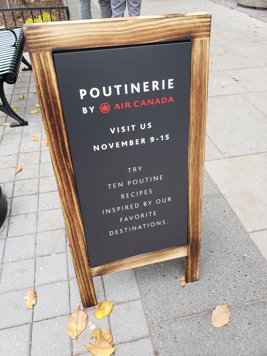 hoheit's tweet photo. @AirCanada #AirCanadaFliesThere #contest #Poutine https://t.co/aJoDEJdD3U