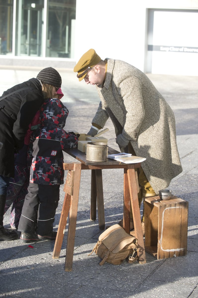 The stories &amp; clothing that go into the #WW1 story interpreters takes many hours. They create an incredibly engaging experience for families &amp; children to learn about history. Great work by Heather Kerr, <a href="/yegheritage/">Edmonton Heritage Council</a> &amp; <a href="/LegAssemblyofAB/">Legislative Assembly of Alberta</a> for Armistice Tribute.