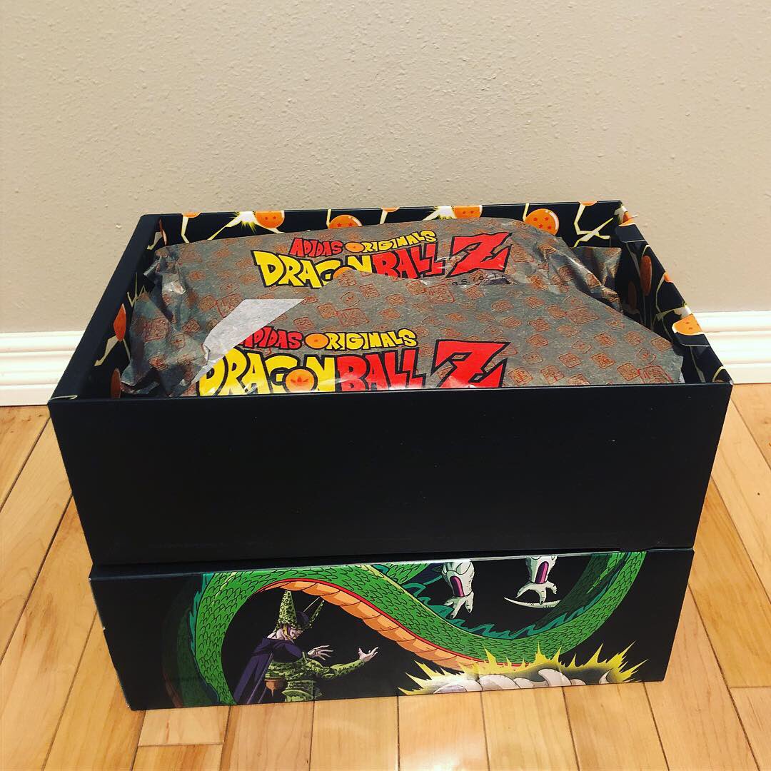 kitzsey's tweet photo. After waiting 8 months..I finally got my hands on these and it was not easy. I usually don't buy shoes (last time was maybe 5 years ago?) because I'm extremely picky, but I had to have these 🤪 
#DragonBallZ #Adidas #LimitedRelease #Cell #Prophere https://t.co/o36CHORqFX