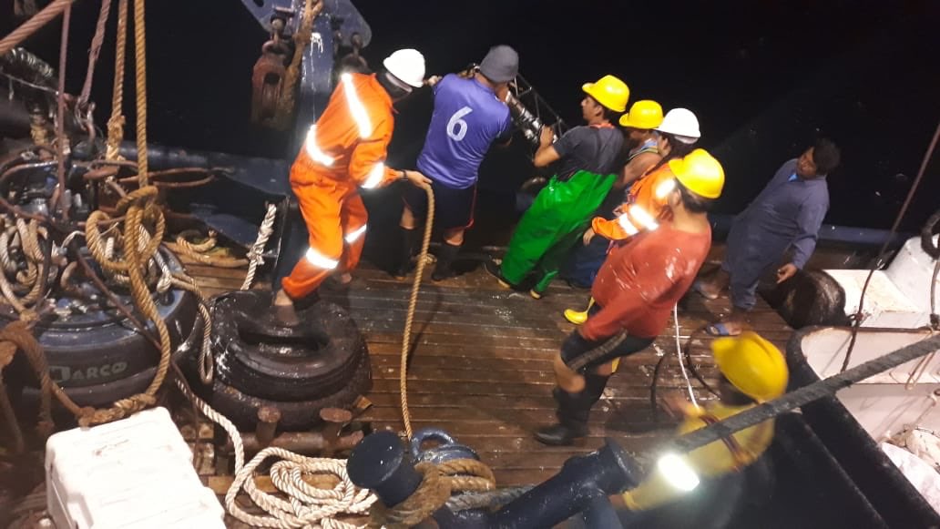 IpiapEcuador's tweet photo. En estos momentos se lleva a cabo la Primera estación Oceanográfica a bordo del B/P #Simy5 frente a #PuertoLópez #2CruceroInvestihación @PesqueriaEc @MinAcuaPescaEc @EduSuperiorEc @GAFT75 @InpEcuador @Pilasc https://t.co/oDk0vNIijY