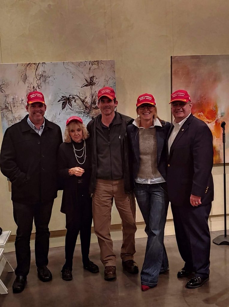 OlgaLisinska's tweet photo. 🇺🇸Honoring veterans tonight 🇺🇸 @JeffDavis4SC #SaluteToSevice #MAGA #WINNING2018 #VeteransDay https://t.co/YytXxl8x7F