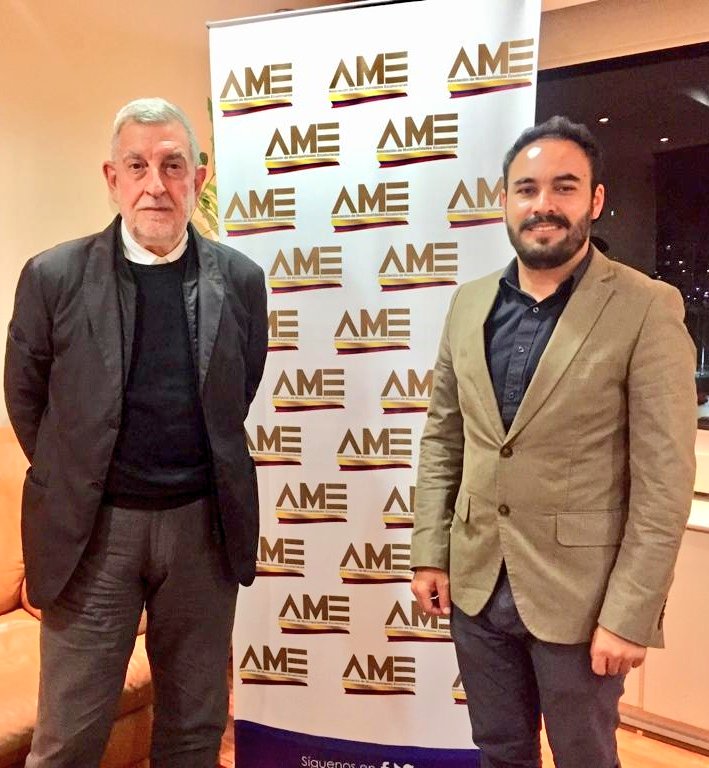 AMEcuador's tweet photo. #Quito | Director Ejecutivo @leonelchica2 recibió a Josep María Llop, Director de Plan Base de @UNESCO en su visita oficial a @AMEcuador, previo al evento "Cambio Climático y Planificación Urbana". ¡Con @aecidecuador aportamos elementos metodológicos de planificación territorial! https://t.co/6ITRBWm7rL
