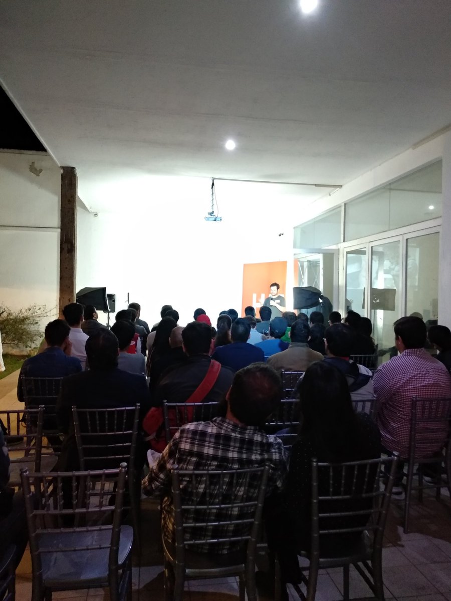 hackfundgdl's tweet image. Tenemos casa llena en #HFProdev