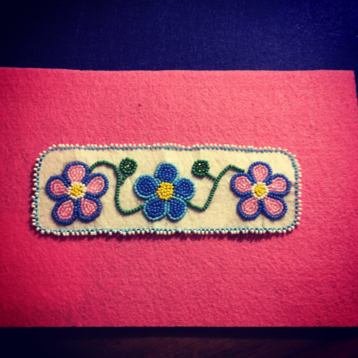 Simser613's tweet image. Finishing up old beading projects. This one needed an edging. #beading #indigenousbead #completingprojects