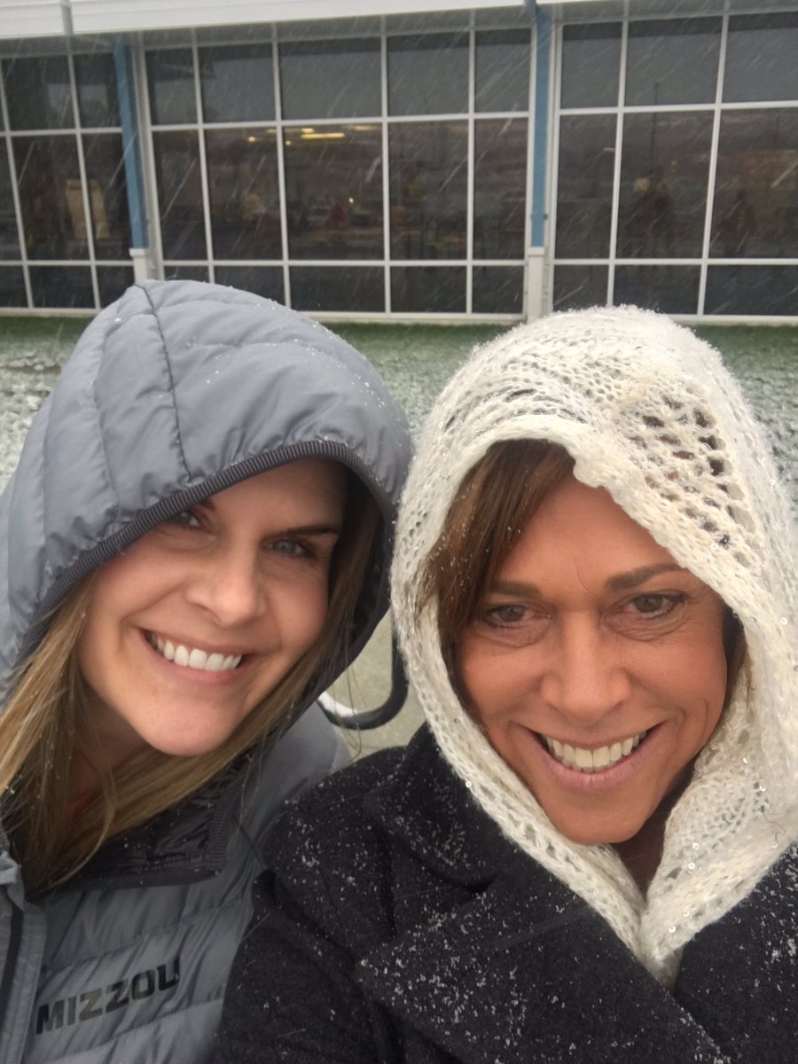 MrsJacquiSmith's tweet image. This is what morning arrival looks like on a snowy day.  #CREteach