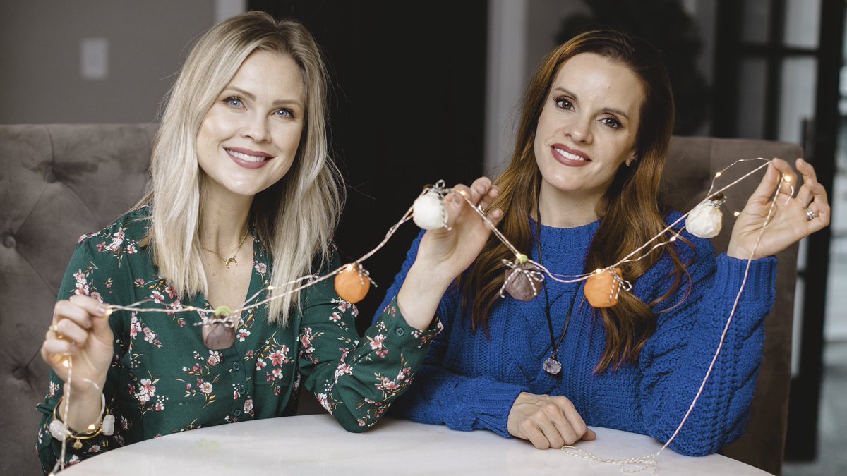DIY pumpkin garland! See how to make it here &gt;&gt;&gt; youtu.be/Yu8bhDBobGA <a href="/Hey_Kayli/">Kayli Butler</a>  <a href="/katilette/">katilette</a>
