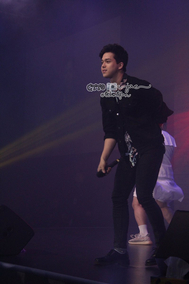 TDotFan's tweet photo. Elmo @SuperElmo is making Sir Francis M proud! 😍 #OneMagicalNight2018Toronto @piamagalona @gidgetdc https://t.co/HFj9EoUNQL