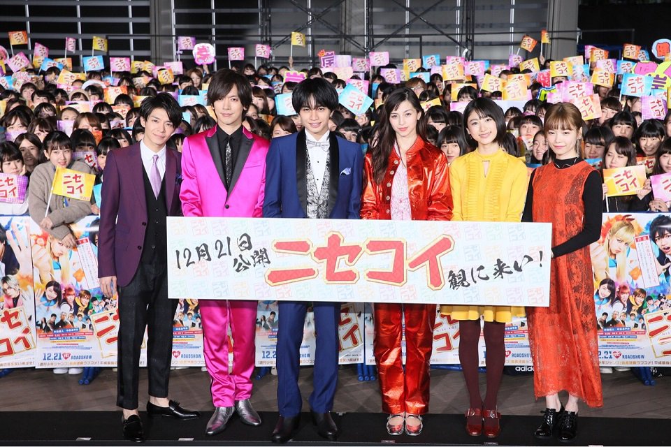 映画 ニセコイ 2月8日 本編ノーカットで地上波初放送 ニセコイ スペシャルステージのレポートいかがでしたか ニセコイファミリーの仲良しな様子が伝わったかな 次回は完成披露舞台挨拶のレポートもお届け 引き続き 要チェックだゾッ