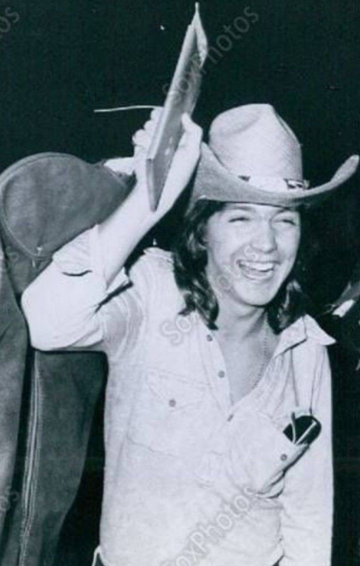 violetbleu4's tweet photo. Been having some dreary days, but I found this on Pinterest and it did get a smile out of me. Wish there wasn't any type across the photo, but still makes me smile. #DavidCassidy #bestsmile #favoritecowboy #gottalovepinterest https://t.co/kyD4SBdSGg