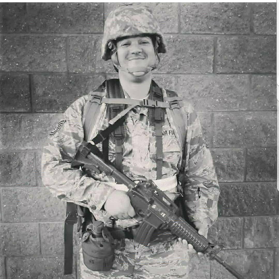 LesGoPokes's tweet photo. Even in the hardest times I smile๐. One of my greatest accomplishments in life was serving the GREATEST country in the world๐บ๐ธ. Now I serve the BEST school in the world! #okstate HOOAH #AirForce #Iraq2006 #Veteran #TwoSidesToMe #VET https://t.co/6OKz8mqQod