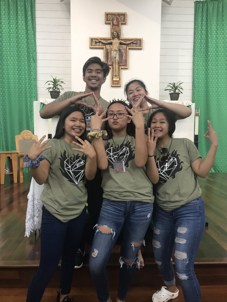 Javinxcz's tweet photo. I’m so grateful I was able to serve this past weekend, being able to serve these beautiful teens and serve them for three days makes up for the time that I’m called away from them ❤️ #FallRetreat2018 #Refind https://t.co/533VigQcoE