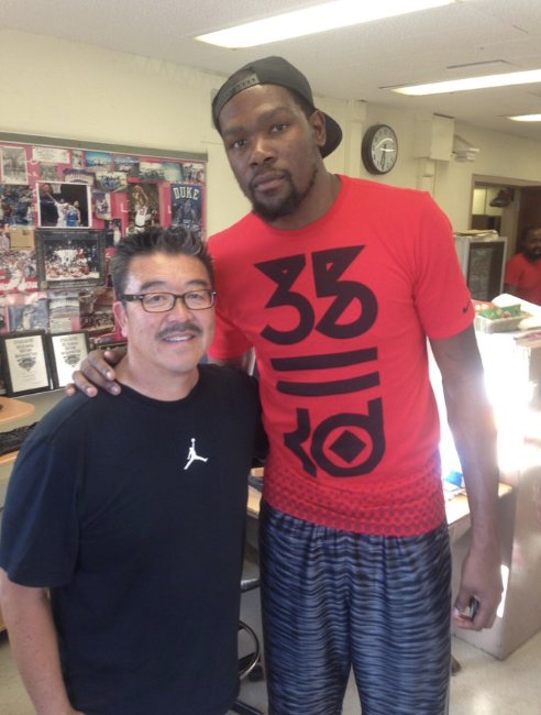 SCSSPodcast's tweet image. 🚨🚨 NEW EPISODE 🚨🚨

Basketball season is here and @C_Morrissette spoke with legendary high school coach Harvey Kitani (@coachkitani) for this week's podcast. 

Link: soundcloud.com/user-760250137…